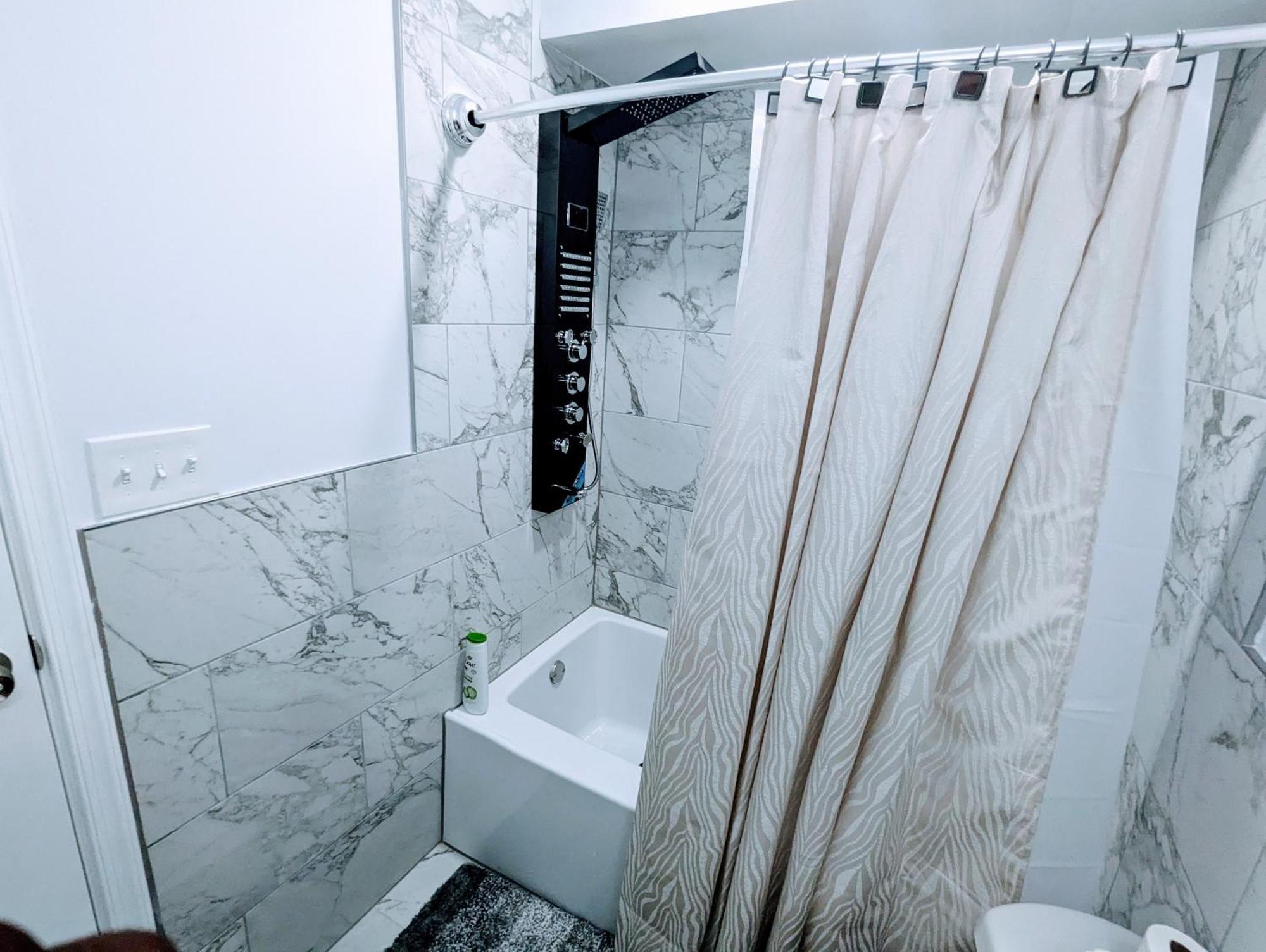 Luxurious 3 Bedroom Apt With A Beautiful Balcony Вашингтон Номер фото