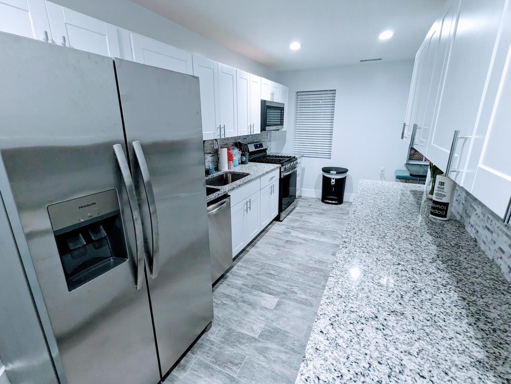 Luxurious 3 Bedroom Apt With A Beautiful Balcony Вашингтон Номер фото