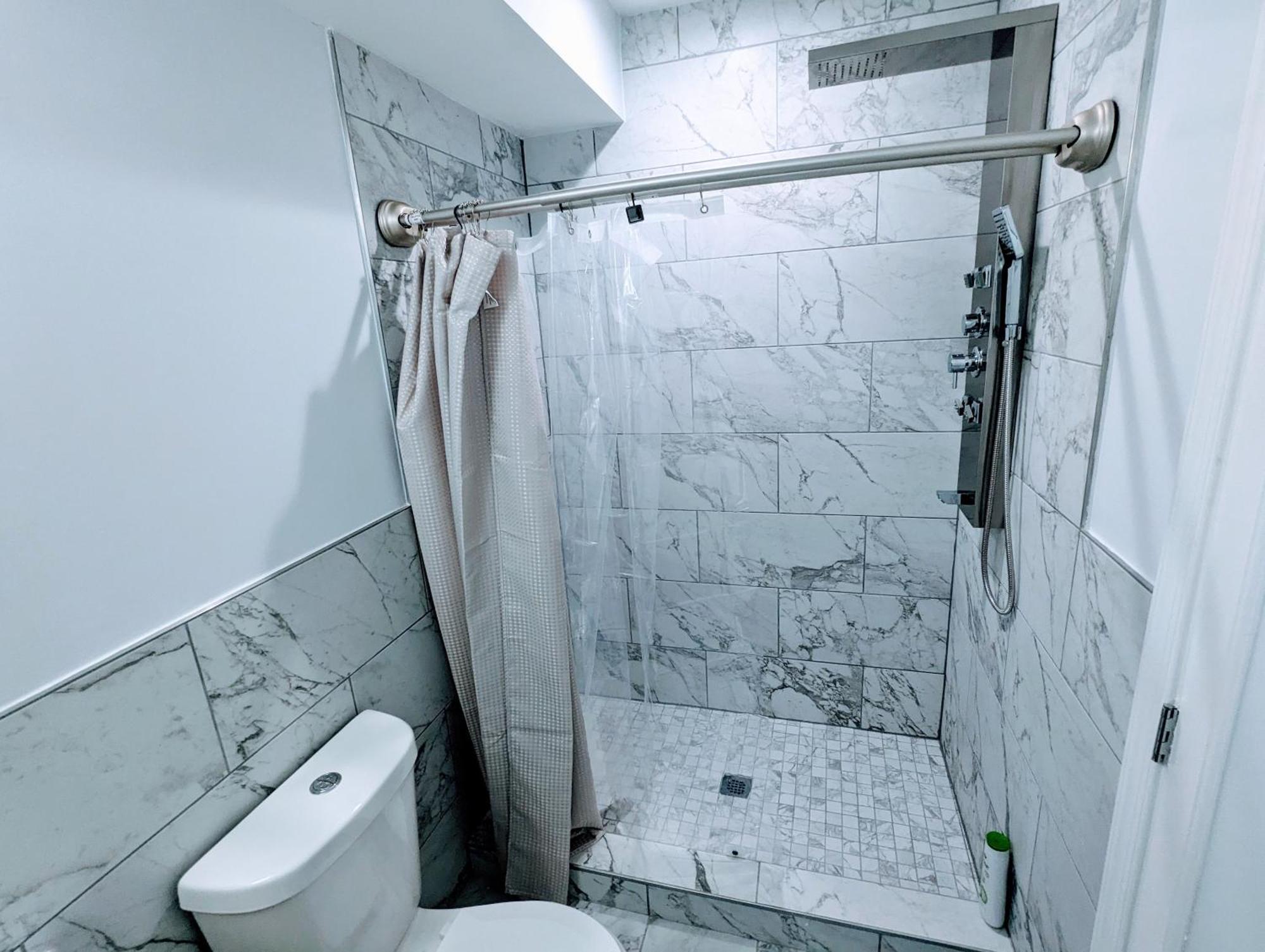 Luxurious 3 Bedroom Apt With A Beautiful Balcony Вашингтон Номер фото