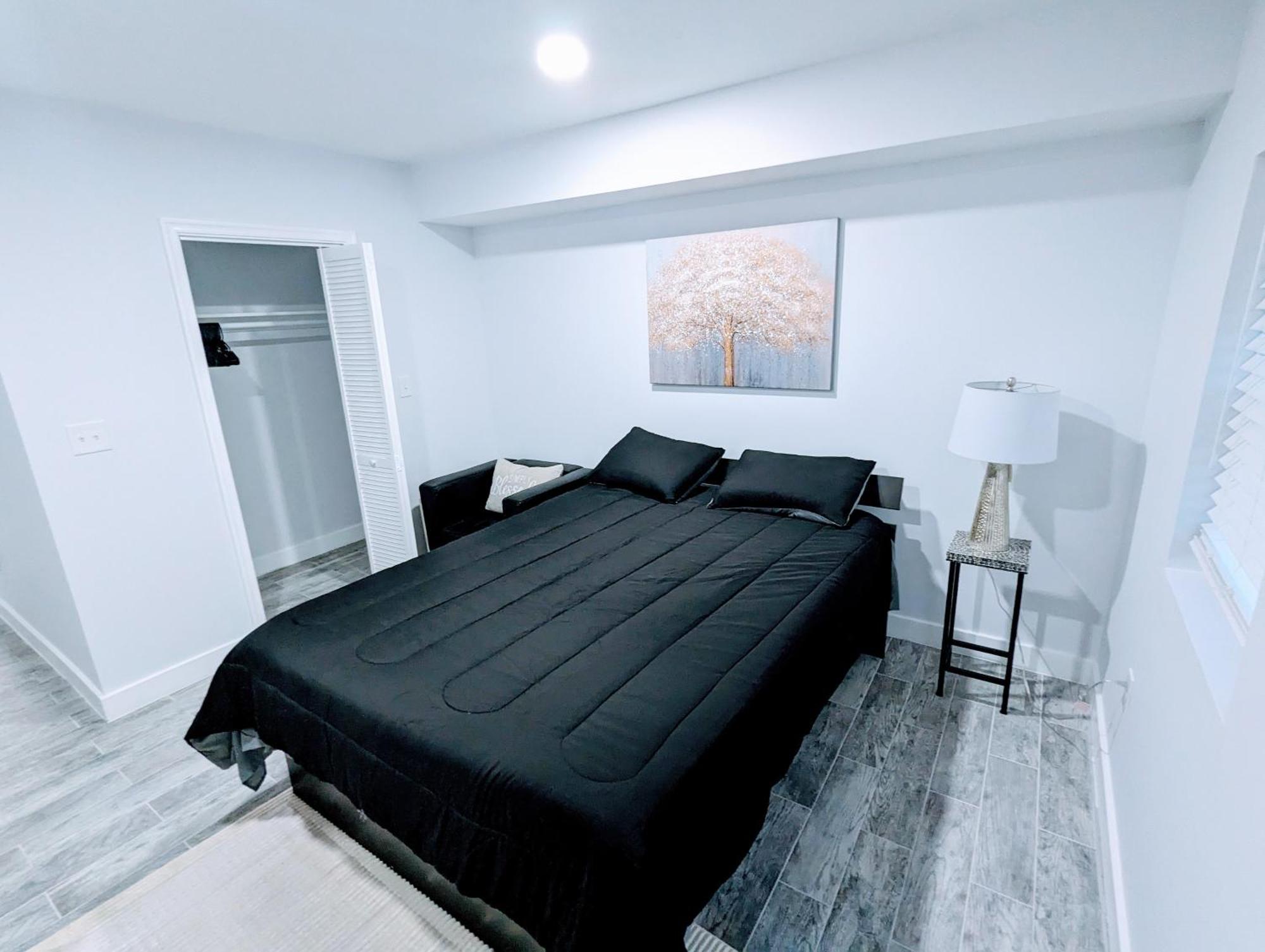 Luxurious 3 Bedroom Apt With A Beautiful Balcony Вашингтон Номер фото
