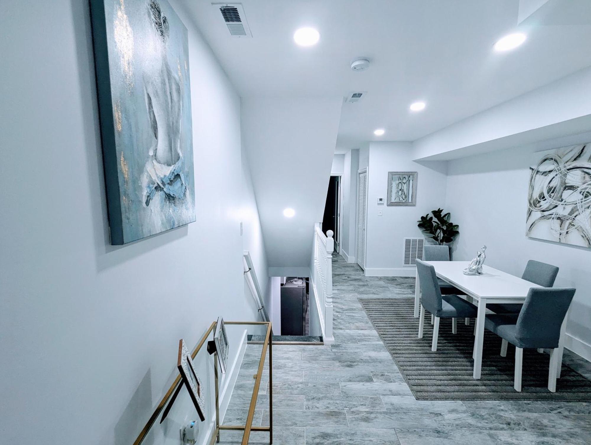 Luxurious 3 Bedroom Apt With A Beautiful Balcony Вашингтон Номер фото