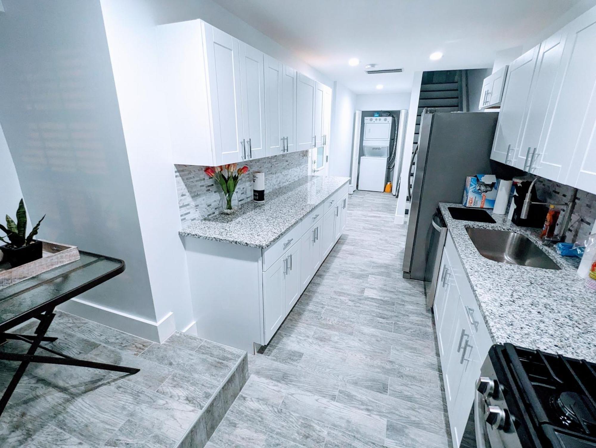 Luxurious 3 Bedroom Apt With A Beautiful Balcony Вашингтон Номер фото