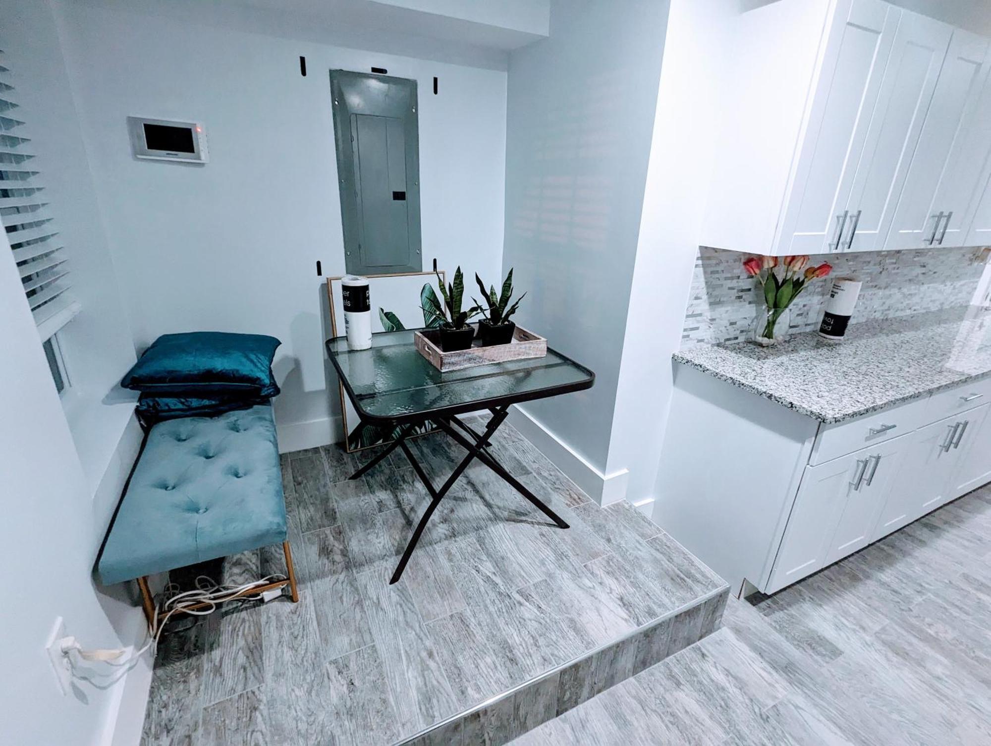Luxurious 3 Bedroom Apt With A Beautiful Balcony Вашингтон Номер фото