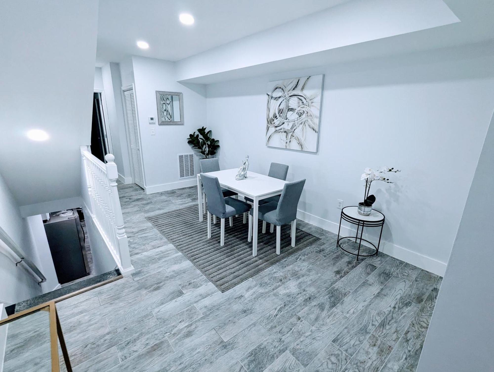 Luxurious 3 Bedroom Apt With A Beautiful Balcony Вашингтон Номер фото