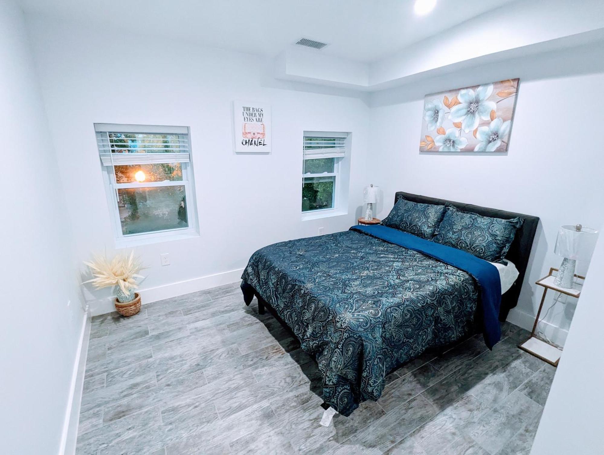 Luxurious 3 Bedroom Apt With A Beautiful Balcony Вашингтон Номер фото