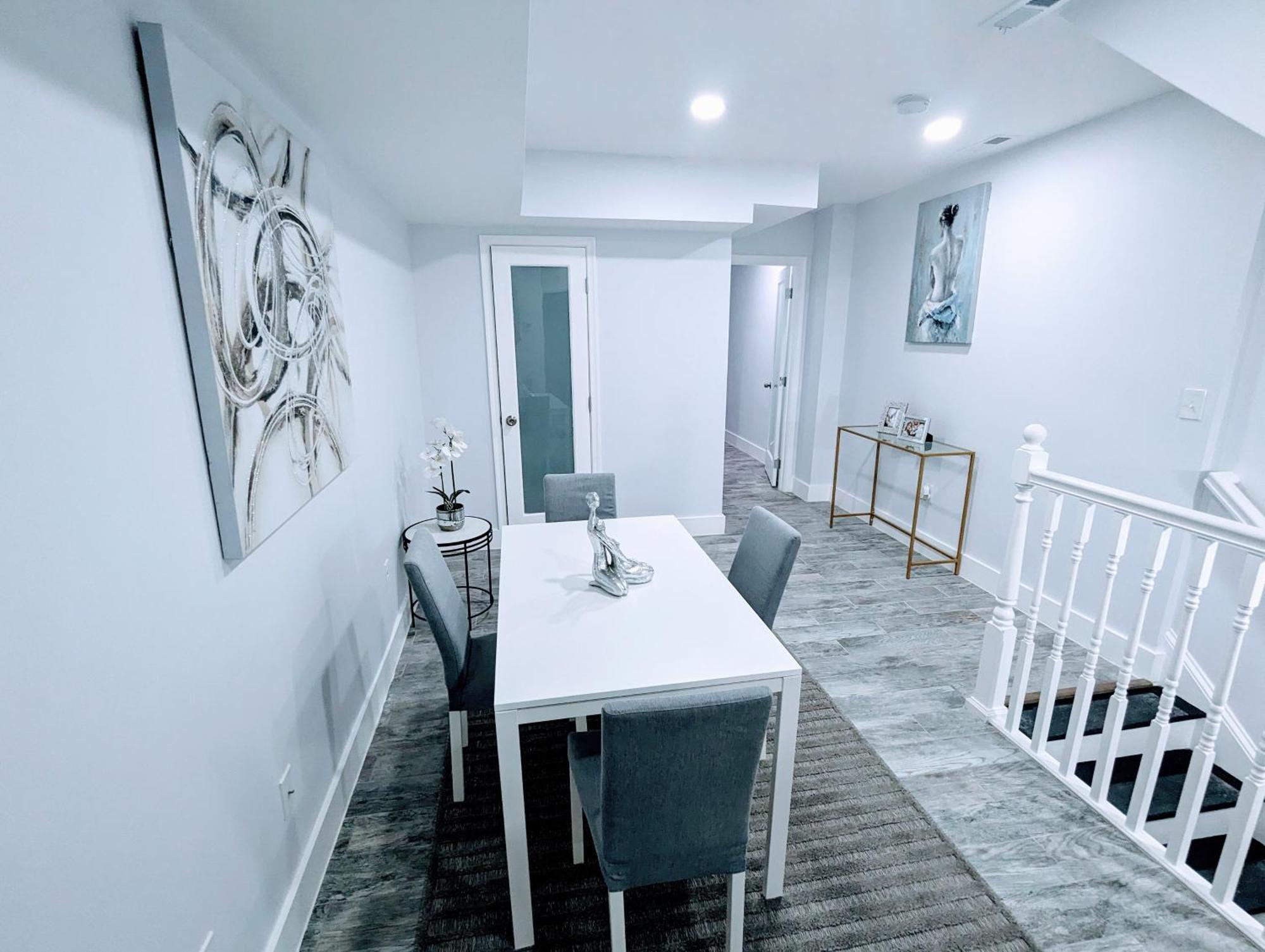 Luxurious 3 Bedroom Apt With A Beautiful Balcony Вашингтон Номер фото