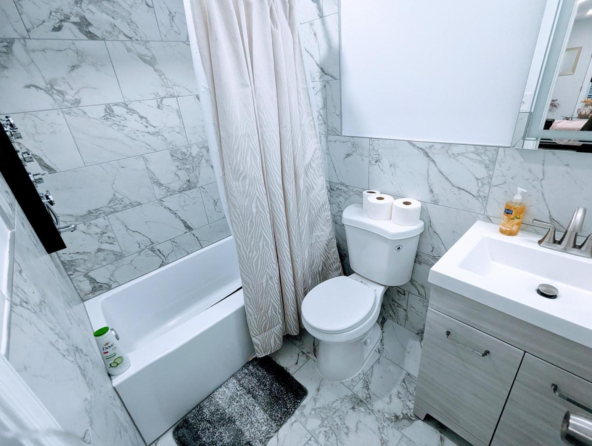 Luxurious 3 Bedroom Apt With A Beautiful Balcony Вашингтон Номер фото