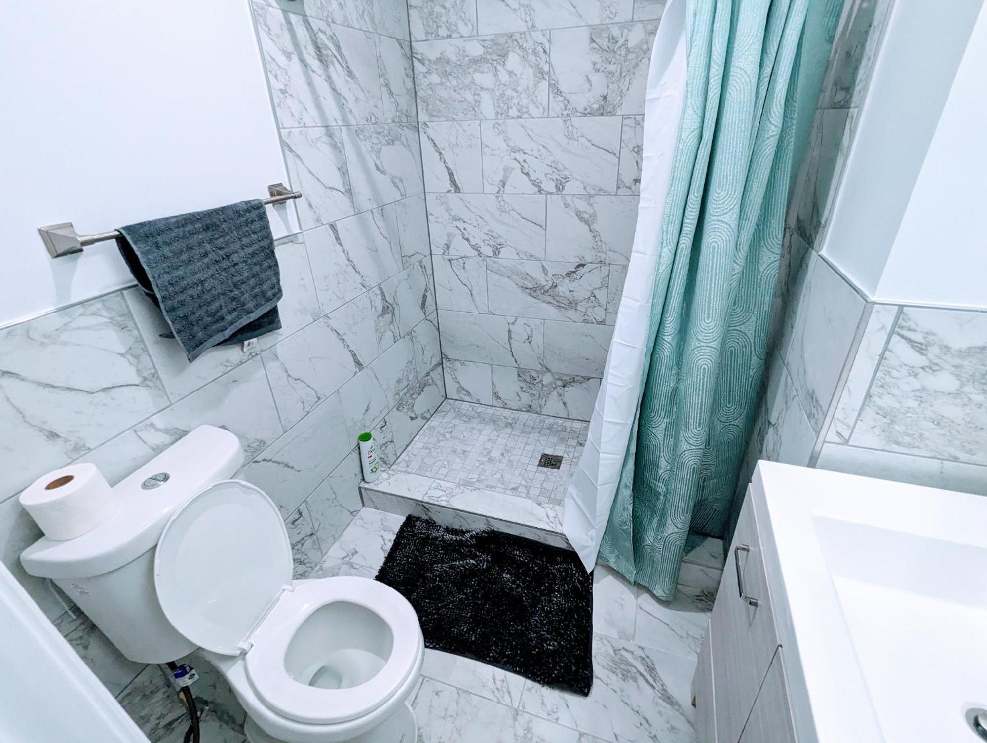 Luxurious 3 Bedroom Apt With A Beautiful Balcony Вашингтон Номер фото